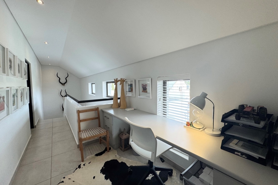To Let 3 Bedroom Property for Rent in Graanendal Western Cape